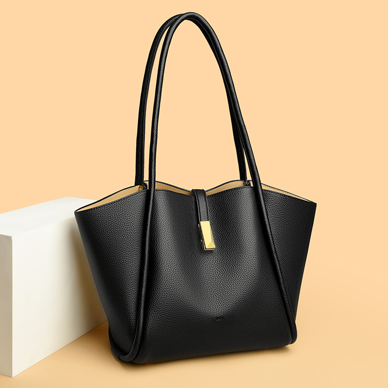 バッグ 2024SS Yoli leather bag charcoal gray L The Lolë Lily Bag | The 3-in-1 Tote | Get Yours! – Lole