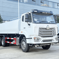 Nouveau camion-citerne Sinotruk Howo 20000L pour l'arrosage et le transport de carburant diesel 6x4 pour engins de construction