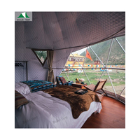 Tentes de camping géodésiques extérieures personnalisées Camps Geodome Hotel Préfabriqué Pvc Dome House Glamping Tentes avec chambre à coucher