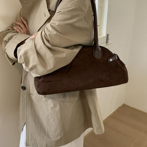 Sac à main de style vintage en daim multicolore; série de sacs à bandoulière pour femmes minimalistes ornés de métal. - Product Image 3