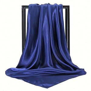 Foulard en satin noir uni imprimé sur mesure en gros, 90 cm x 90 cm, écharpe de mode en soie simulée, couleurs unies professionnelles - Product Image 3