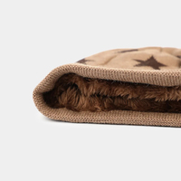 Mode en gros Logo personnalisé fibre acrylique chaud hiver Jacquard Beanie avec étoiles Logo tricot chapeau chaud coupe-vent casquettes