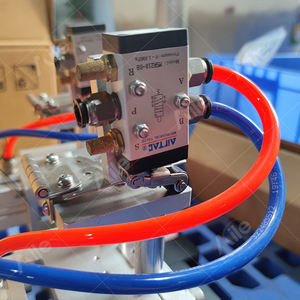 Machine <span class=keywords><strong>de</strong></span> découpe <span class=keywords><strong>de</strong></span> tubes <span class=keywords><strong>de</strong></span> pompe à <span class=keywords><strong>parfum</strong></span> pneumatique semi-automatique AILE, coupe-tube manuel réglable avec garantie d'un an - Product Image 3