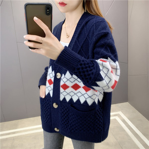 Manteau de pull ample surdimensionné en tricot torsadé à col en V de <span class=keywords><strong>style</strong></span> coréen pour femmes coupe personnalisée avec logo avant à manches longues - Product Image 5