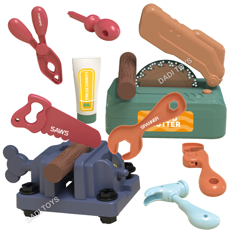 Пластиковые игрушки для мастерской