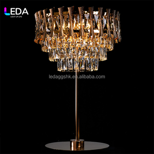 LEDA Support à Fleurs Métallique Doré Luxueux et Élégant avec Plaque de Cristal, Centres de Table de Mariage pour Décoration Intérieure et Fournitures de Fête - Product Image 3