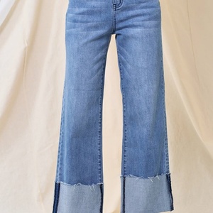 Nouvel Arrivage – Jean Droit Structuré Coupe Boyfriend avec Logo Personnalisé, Lavage Clair, Revers et Tissu Extensible - Product Image 3