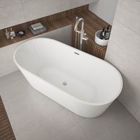 Baignoire autoportante de luxe en acrylique moderne à immersion profonde avec surface facile à nettoyer et drain de trop-plein pour salles de bain de villas et d'hôtels