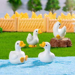 Ornement miniature créatif en résine : Adorable petite canardonnette pour micro-paysage - Product Image 3