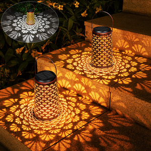 Linternas <span class=keywords><strong>solares</strong></span> para colgar en el <span class=keywords><strong>exterior</strong></span>, <span class=keywords><strong>luces</strong></span> de decoración de jardín al aire libre, <span class=keywords><strong>luces</strong></span> de patio de Metal impermeables para lámpara de patio trasero de camino de paisaje - Product Image 6