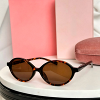 Lunettes de soleil rétro carrées à monture intégrale tendance pour femmes et hommes, petites lunettes vintage à la mode, protection UV, verres dégradés marron rose