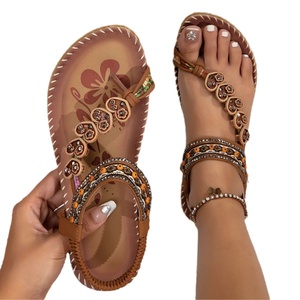 Sandales plates bohèmes pour femmes avec perles et strass - Sangle élastique à la cheville, respirantes, légères, tongs d'été pour la plage - Product Image 5