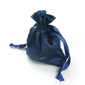 Sacs cadeaux de Noël en satin de luxe avec logo personnalisé, grandes pochettes en soie pour perruques - Product Image 3