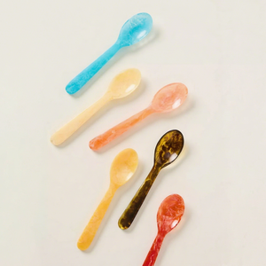 Ensemble de 6 cuillères à salade en résine légère avec un design tourbillonnant coloré, passe au lave-vaisselle, marque SOFIYA CRAFT - Product Image 1