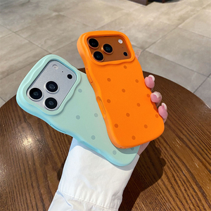 Funda de Silicona Líquida con Bordes Ondulados y Puntos, Colores Frescos, Tacto Suave, para iPhone 17 Pro Max, Carcasa Protectora Antigolpes - Product Image 3