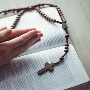 Gantungan kunci salib kayu kustom untuk orang Kristen hadiah SEMPURNA UNTUK penggunaan sehari-hari dan berkah Spiritual - Product Image 5