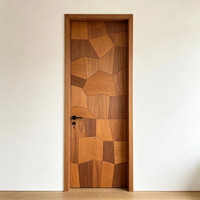 Portes d'entrée en bois massif modernes avec finition en bois naturel de qualité supérieure