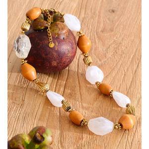 Collana JINYOU 2011 con <span class=keywords><strong>perline</strong></span> in <span class=keywords><strong>legno</strong></span> d'arancio e resina bianca, collana girocollo geometrica in acciaio inossidabile placcato oro - Product Image 2