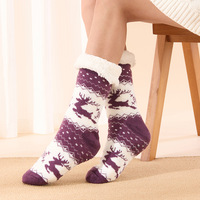 Chaussettes d'intérieur tricotées en coton confortable pour femmes antidérapantes respirantes motif animal mignon utilisation quotidienne conception d'équipage fond numérique