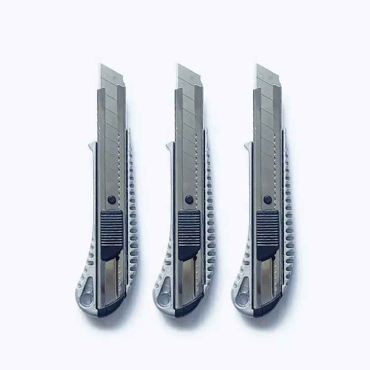 Özel teklif 18mm yapış kapalı kesici bıçak 47101