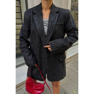 Chaqueta de cachemira negra para mujer con ribete de cuero en los codos - Product Image 2