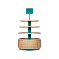 Table de présentation promotionnelle pour la vente au détail, design multi-niveaux pour un grand espace intérieur. Idéal pour la présentation de produits promotionnels en supermarché.
