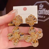 Boucles d'oreilles Fleur Dorée Rétro Exagérées, Style Haut de Gamme, Accessoires Féminins