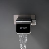 Robinet mural moderne en laiton gris anthracite avec affichage numérique et cascade pour lavabo de salle de bain ou d'appoint