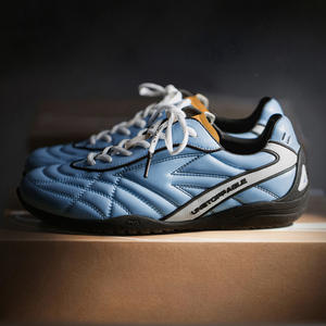 Chaussures de sport décontractées Maden pour hommes, chaussures d'entraînement de football à semelle fine, style rétro, produits tendance 2026 - Product Image 1