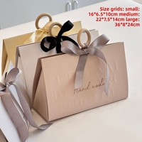 Sacs cadeaux en papier kraft de luxe personnalisés en gros avec nœud en ruban et poignée en bois, boîtes d'emballage cadeau en papier kraft de qualité supérieure