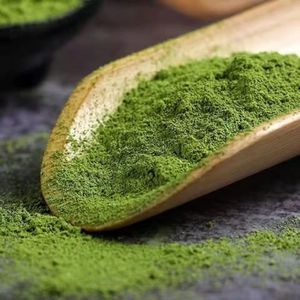 Poudre d'extrait de <span class=keywords><strong>thé</strong></span> vert <span class=keywords><strong>premium</strong></span>, <span class=keywords><strong>thé</strong></span> vert <span class=keywords><strong>matcha</strong></span> de spécialité sain pour les amateurs de <span class=keywords><strong>thé</strong></span>, options d'emballage en boîte ou en sachet sous vide - Product Image 4