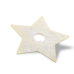 แผ่นรองแก้วลายดาวห้าแฉกแบบโปร่ง โลโก้แบบนูนต่ำ ผลิตจากโลหะผสมสังกะสีชุบทอง ดีไซน์ทันสมัย เหมาะสำหรับเทศกาลและงานส่งเสริมการขาย - Product Image 6