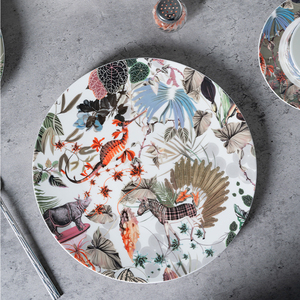 Bộ đồ ăn kiểu Bohemian bằng sứ xương, gồm đĩa và bát hình oval và tròn, họa tiết động vật và thực vật nhiệt đới, dành cho ngành dịch vụ ăn uống. - Product Image 3