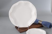 Assiette en céramique de porcelaine à texture martelée, plat de service incurvé de 10,5 pouces pour restaurants et hôtels