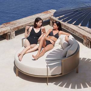 Meubles d'extérieur en alliage d'aluminium <span class=keywords><strong>de</strong></span> luxe léger <span class=keywords><strong>de</strong></span> haute qualité Canapé Lit rond Mobile Créatif Chaise <span class=keywords><strong>de</strong></span> <span class=keywords><strong>plage</strong></span> Villa Piscine - Product Image 1
