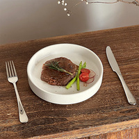 Assiettes rondes en céramique de porcelaine noire et blanche en gros, design de dîner haut de gamme, assiette à steak vierge pour restaurant