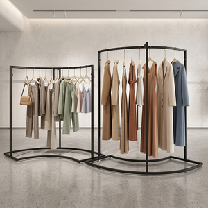 Espositore per <span class=keywords><strong>Abbigliamento</strong></span> di Lusso Moderno in Metallo Dorato Curvo, Stand Espositivo per Boutique e Negozi di <span class=keywords><strong>Abbigliamento</strong></span> - Product Image 1