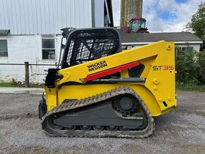 Mini-chargeuse compacte Wacker Neuson SM100 2026, capacité nominale de 2 tonnes, état d'occasion, composants moteur essentiels, capacité de carburant de 14,1 gallons, 13 - Product Image 2