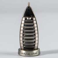 Custom Luxe Home Decor Sculptuur Burj Al Arab Home Accent Metal Dubai Oriëntatiepunt Iconische Gebouw Model Souvenir Geschenken