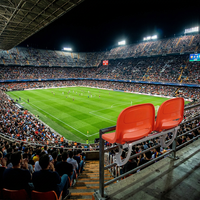 Banc de stade à dossier moyen avec accoudoirs en HDPE résistant aux UV, accoudoir en aluminium moulé par soufflage, support de montage sur plancher