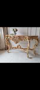 Table carrée en bois massif antique de qualité supérieure, artisanale, avec accents décoratifs dorés, pour le salon - Product Image 3