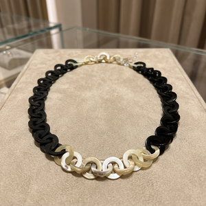 สร้อยคอแฟชั่นจากเขาควายแท้ 90 ซม. สำหรับทุกเพศ ผลิตในเวียดนาม เป็นมิตรต่อสิ่งแวดล้อม เหมาะสำหรับงานหมั้น งานครบรอบ และงานปาร์ตี้ต่างๆ - Product Image 3