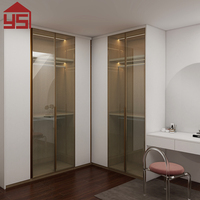 Armoire ouverte contemporaine sur mesure en MDF avec espace de dressing, rangement gain de place pour la maison