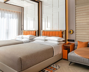 Cama de Hotel Estándar de 3 Estrellas, Precio Económico al por Mayor, Cama Tapizada Personalizable Tamaño King/Queen con Mesita de Noche, Cabecera y Otomana - Product Image 4