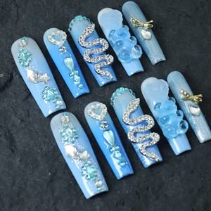 Vente en gros d'ongles artificiels en acrylique faits à la main, longs, forme cercueil, couvrance totale, rose, design 3D, strass, personnalisables - Product Image 2