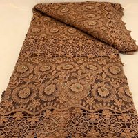 Tissu brodé de dentelle soluble dans l'eau haut de gamme avec strass pour robes et gowns européens et américains