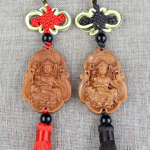 Colgante de madera de durazno con diseño de Guanyin, versión roja y negra, para espejo retrovisor y palanca de cambios, regalo decorativo de China - Product Image 1