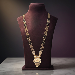 จี้ทองคำชุบ 24K แบบขายส่ง สร้อยยาวแบบมังกัลสุตร ดีไซน์ดั้งเดิมสำหรับงานแต่งงานอินเดีย ประดับด้วยลูกปัดสีดำ สร้อยมังกัลสุตรทองคำ 24K - Product Image 2