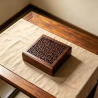 Boîte en bois foncé pour dattes et chocolats, avec sculpture artisanale creuse, doublure en PU, charnière dorée, pour l'emballage de desserts du Ramadan et de l'Aïd, cadeau haut de gamme
