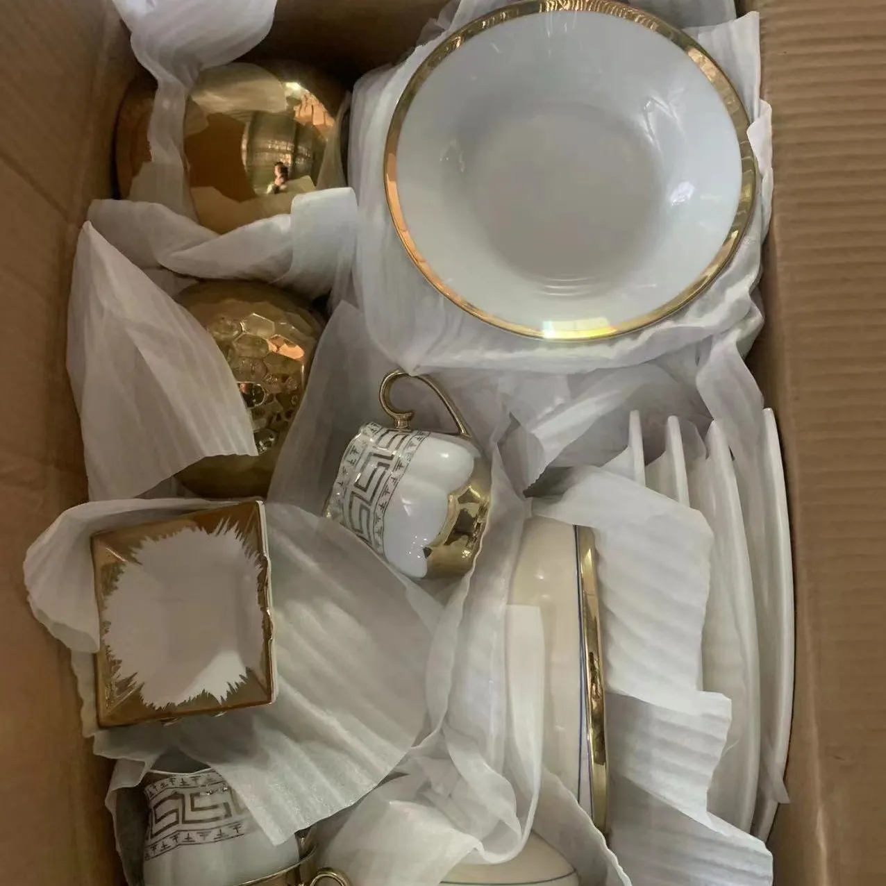 Hot Sell Cheap Restaurant Plate With Gold Rim Ceramic Bowls Bulk Ceramic Plates Sell By Ton for wedding event